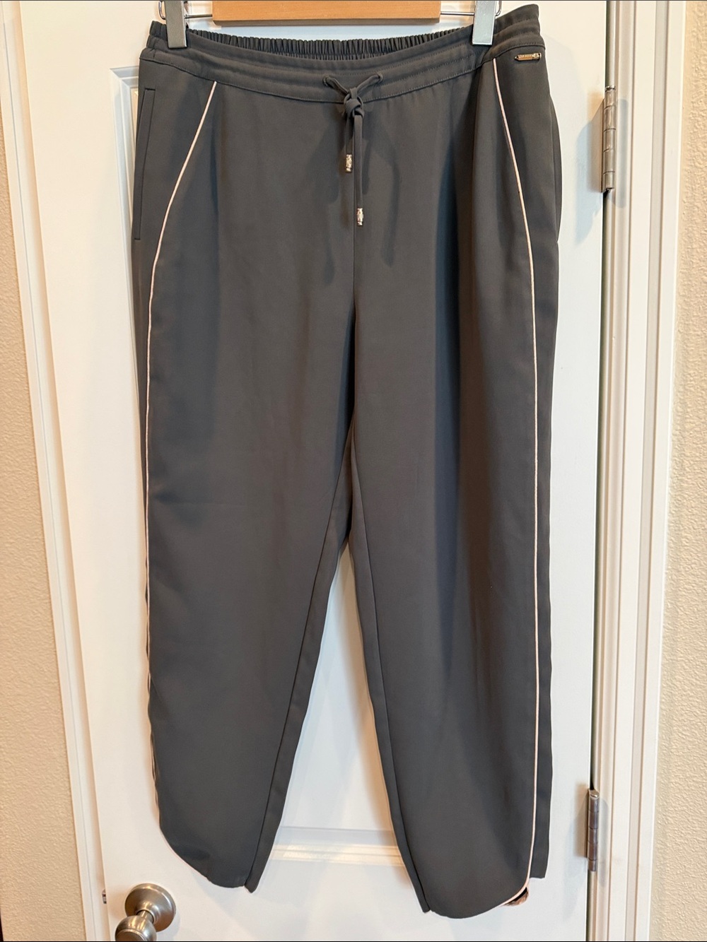 Women’s Ted Baker Olive Green Athletic Inspired Ankle Pants size 3